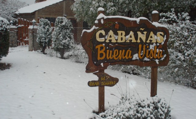 Las cabañas en invierno con nieve